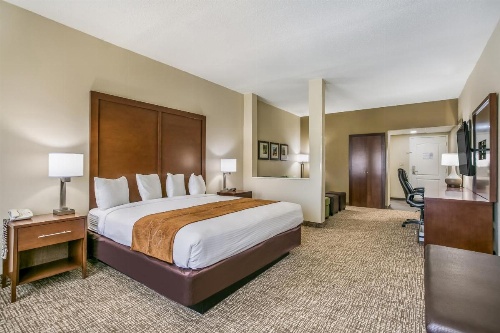 Aspire Hotel and Suites image 11