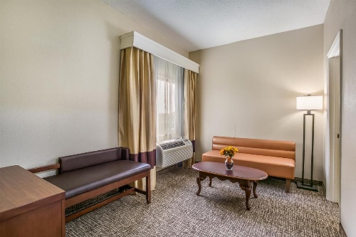 Aspire Hotel and Suites image 16