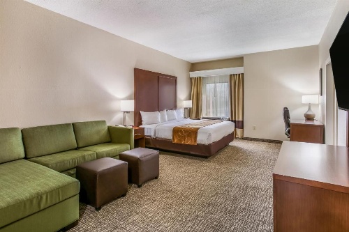 Aspire Hotel and Suites image 18