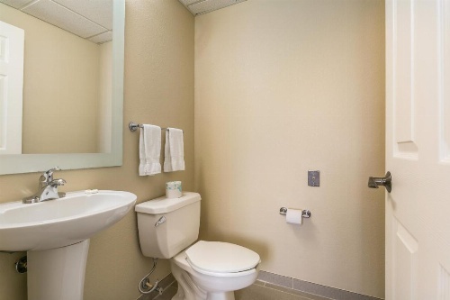 Aspire Hotel and Suites image 22