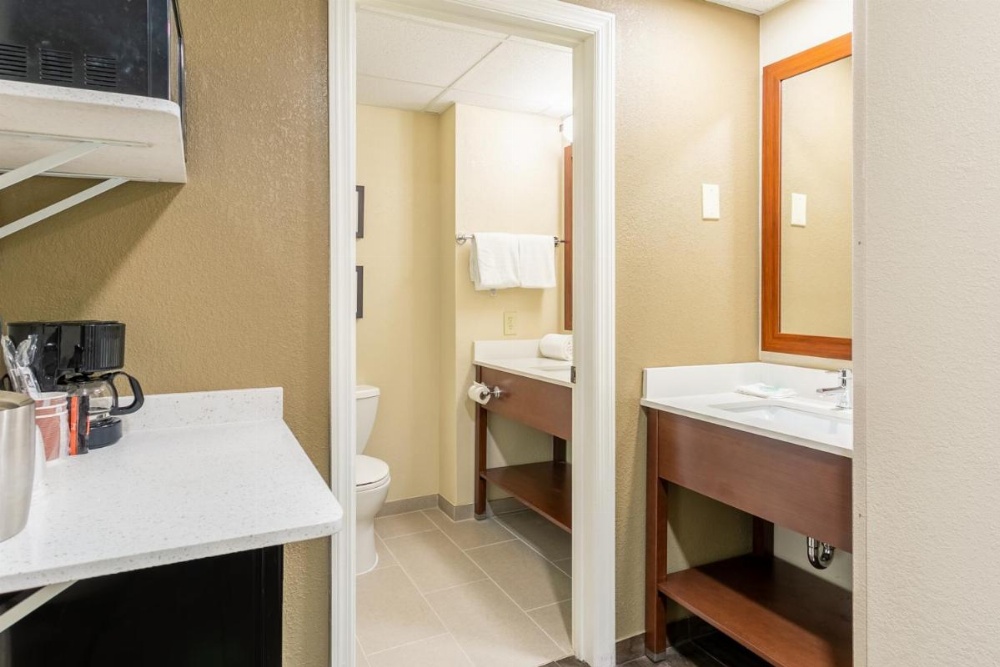 Aspire Hotel and Suites Image 48