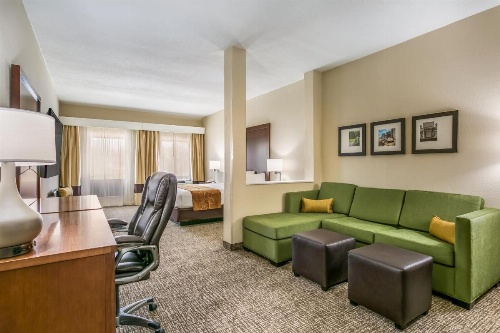 Aspire Hotel and Suites image 9